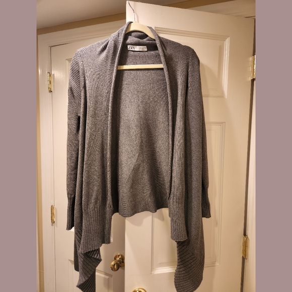 Zara gray cardigan - Picture 1 of 3